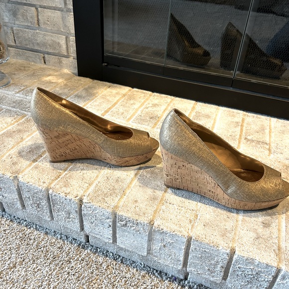Nine West gold platform wedges, 7.5 - Picture 13 of 13